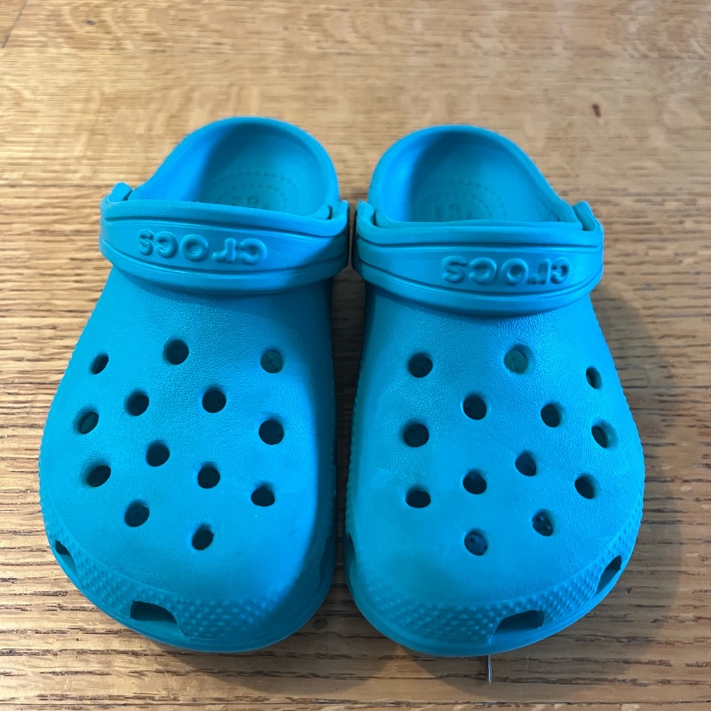 Kids teal crocs!
